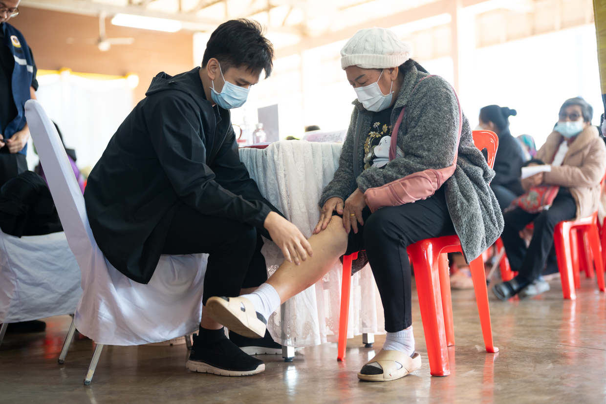 คณะแพทยศาสตร์โรงพยาบาลรามาธิบดี มหาวิทยาลัยมหิดล ร่วมกับสำนักงานองคมนตรี ออกหน่วยแพทย์เคลื่อนที่ ในโครงการ “สืบสานพระราชปณิธาน” ครั้งที่ 21 จ.ลำปาง