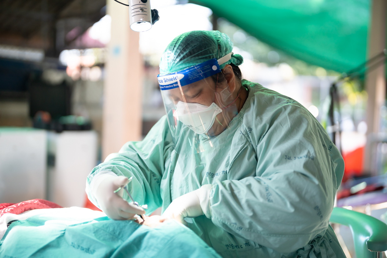 คณะแพทยศาสตร์โรงพยาบาลรามาธิบดี มหาวิทยาลัยมหิดล ร่วมกับสำนักงานองคมนตรี ออกหน่วยแพทย์เคลื่อนที่ ในโครงการ “สืบสานพระราชปณิธาน” ครั้งที่ 21 จ.ลำปาง