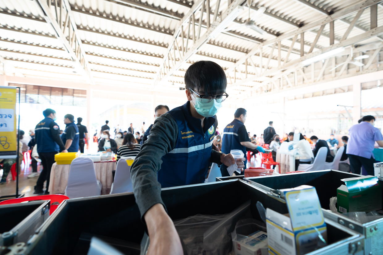 คณะแพทยศาสตร์โรงพยาบาลรามาธิบดี มหาวิทยาลัยมหิดล ร่วมกับสำนักงานองคมนตรี ออกหน่วยแพทย์เคลื่อนที่ ในโครงการ “สืบสานพระราชปณิธาน” ครั้งที่ 21 จ.ลำปาง