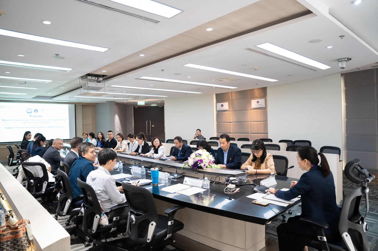 การต้อนรับคณะผู้แทนและผู้บริหารจาก Kunming Medical University และ Shanghai Jiao Tong University School of Medicine แห่งสาธารณรัฐประชาชนจีน