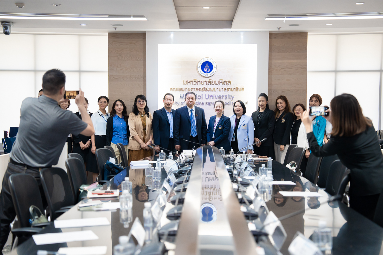 การต้อนรับคณะผู้แทนและผู้บริหารจาก Kunming Medical University และ Shanghai Jiao Tong University School of Medicine แห่งสาธารณรัฐประชาชนจีน