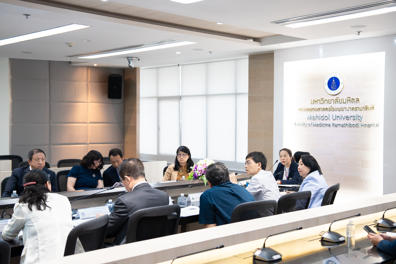 การต้อนรับคณะผู้แทนและผู้บริหารจาก Kunming Medical University และ Shanghai Jiao Tong University School of Medicine แห่งสาธารณรัฐประชาชนจีน