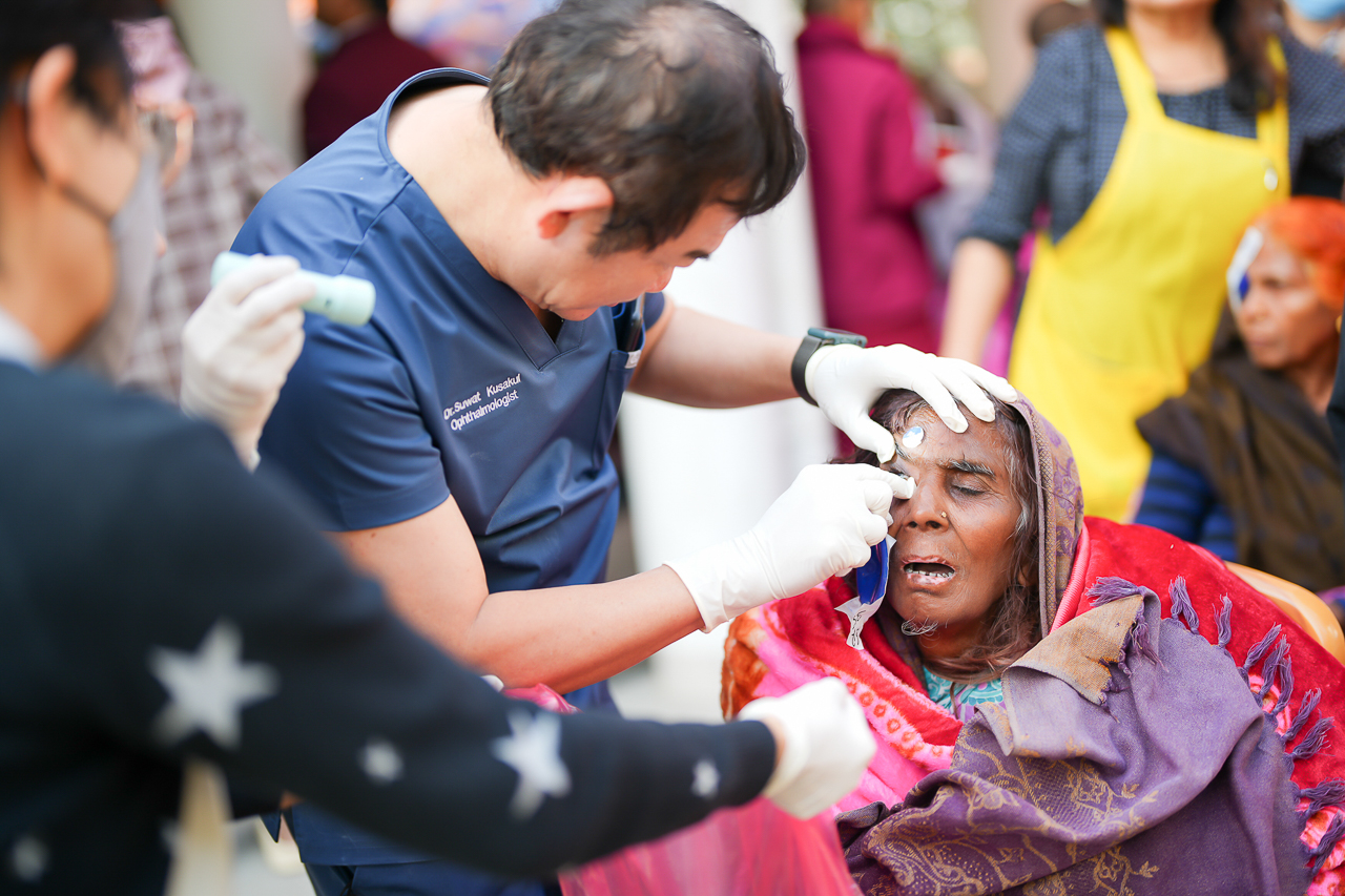 โครงการผ่าตัดตาการกุศล และโครงการออกหน่วยทันตกรรมการกุศล ประจำปี 2568 เพื่อถวายเป็นพระราชกุศลแด่พระบาทสมเด็จพระบรมชนกาธิเบศร มหาภูมิพลอดุลยเดชมหาราช บรมนาถบพิตร สมเด็จพระนางเจ้าสิริกิติ์ พระบรมราชินีนาถ พระบรมราชชนนีพันปีหลวง พระบาทสมเด็จพระวชิรเกล้าเจ้าอยู่หัว ณ สหพันธ์สาธารณรัฐประชาธิปไตยเนปาล โครงการผ่าตัดตาการกุศล และโครงการออกหน่วยทันตกรรมการกุศล ประจำปี 2568 เพื่อถวายเป็นพระราชกุศลแด่พระบาทสมเด็จพระบรมชนกาธิเบศร มหาภูมิพลอดุลยเดชมหาราช บรมนาถบพิตร สมเด็จพระนางเจ้าสิริกิติ์ พระบรมราชินีนาถ พระบรมราชชนนีพันปีหลวง พระบาทสมเด็จพระวชิรเกล้าเจ้าอยู่หัว ณ สหพันธ์สาธารณรัฐประชาธิปไตยเนปาล width=