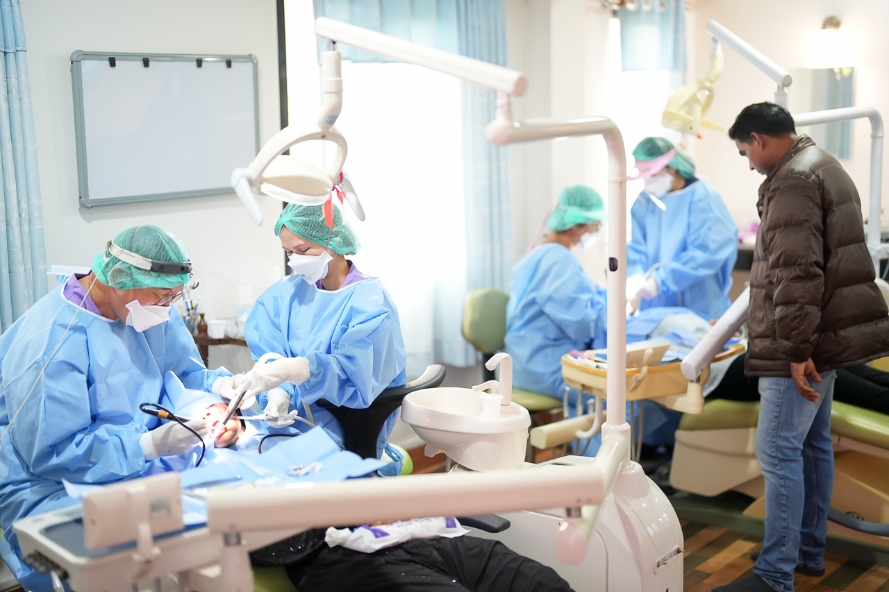 โครงการผ่าตัดตาการกุศล และโครงการออกหน่วยทันตกรรมการกุศล ประจำปี 2568 เพื่อถวายเป็นพระราชกุศลแด่พระบาทสมเด็จพระบรมชนกาธิเบศร มหาภูมิพลอดุลยเดชมหาราช บรมนาถบพิตร สมเด็จพระนางเจ้าสิริกิติ์ พระบรมราชินีนาถ พระบรมราชชนนีพันปีหลวง พระบาทสมเด็จพระวชิรเกล้าเจ้าอยู่หัว ณ สหพันธ์สาธารณรัฐประชาธิปไตยเนปาล โครงการผ่าตัดตาการกุศล และโครงการออกหน่วยทันตกรรมการกุศล ประจำปี 2568 เพื่อถวายเป็นพระราชกุศลแด่พระบาทสมเด็จพระบรมชนกาธิเบศร มหาภูมิพลอดุลยเดชมหาราช บรมนาถบพิตร สมเด็จพระนางเจ้าสิริกิติ์ พระบรมราชินีนาถ พระบรมราชชนนีพันปีหลวง พระบาทสมเด็จพระวชิรเกล้าเจ้าอยู่หัว ณ สหพันธ์สาธารณรัฐประชาธิปไตยเนปาล width=