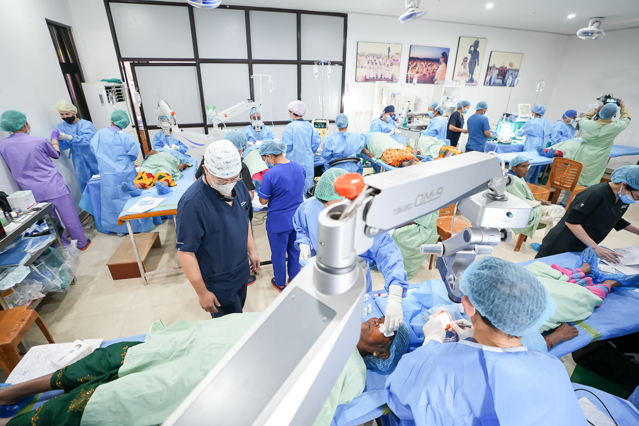 โครงการผ่าตัดตาการกุศล และโครงการออกหน่วยทันตกรรมการกุศล ประจำปี 2568 เพื่อถวายเป็นพระราชกุศลแด่พระบาทสมเด็จพระบรมชนกาธิเบศร มหาภูมิพลอดุลยเดชมหาราช บรมนาถบพิตร สมเด็จพระนางเจ้าสิริกิติ์ พระบรมราชินีนาถ พระบรมราชชนนีพันปีหลวง พระบาทสมเด็จพระวชิรเกล้าเจ้าอยู่หัว ณ สหพันธ์สาธารณรัฐประชาธิปไตยเนปาล โครงการผ่าตัดตาการกุศล และโครงการออกหน่วยทันตกรรมการกุศล ประจำปี 2568 เพื่อถวายเป็นพระราชกุศลแด่พระบาทสมเด็จพระบรมชนกาธิเบศร มหาภูมิพลอดุลยเดชมหาราช บรมนาถบพิตร สมเด็จพระนางเจ้าสิริกิติ์ พระบรมราชินีนาถ พระบรมราชชนนีพันปีหลวง พระบาทสมเด็จพระวชิรเกล้าเจ้าอยู่หัว ณ สหพันธ์สาธารณรัฐประชาธิปไตยเนปาล width=