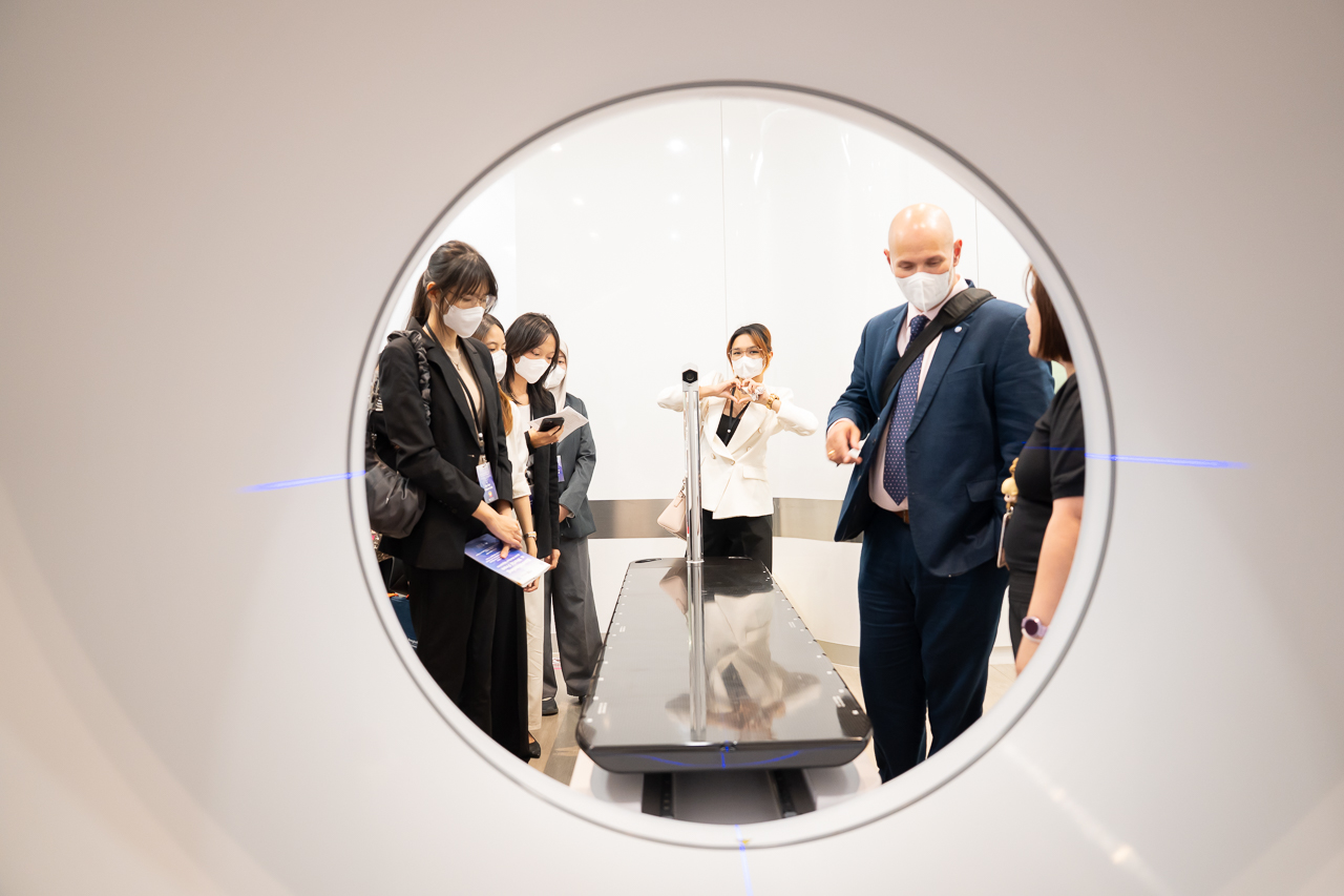 รามาธิบดีต้อนรับผู้แทนจาก UNRCPD และคณะเยาวชนอาเซียน เยี่ยมชมศูนย์ Ramathibodi – IAEA Rays of Hope Anchor Centre และศึกษาดูงานด้านเวชศาสตร์นิวเคลียร์
