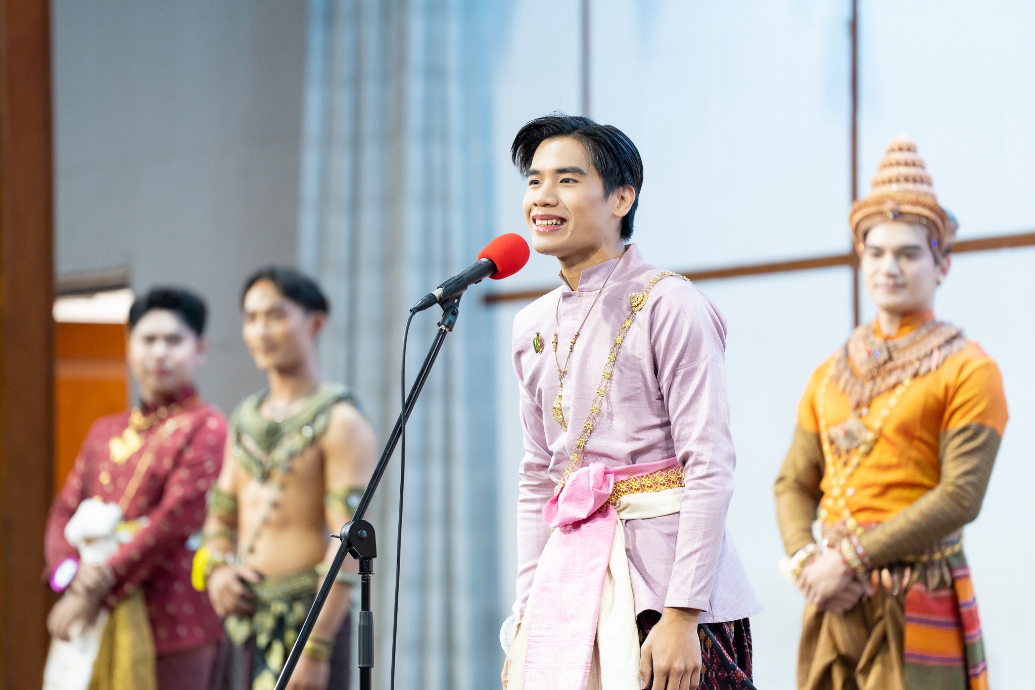 ประกวดเทพีสงกรานต์และหนุ่มลอยชาย รอบชิงชนะเลิศ ประกวดเทพีสงกรานต์และหนุ่มลอยชาย รอบชิงชนะเลิศ