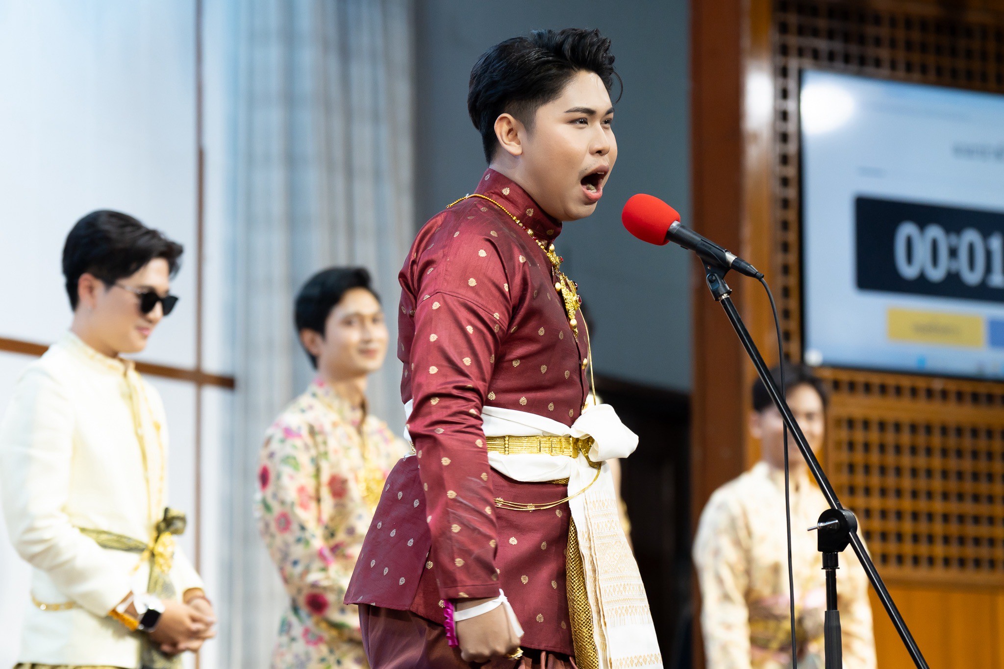ประกวดเทพีสงกรานต์และหนุ่มลอยชาย รอบชิงชนะเลิศ ประกวดเทพีสงกรานต์และหนุ่มลอยชาย รอบชิงชนะเลิศ