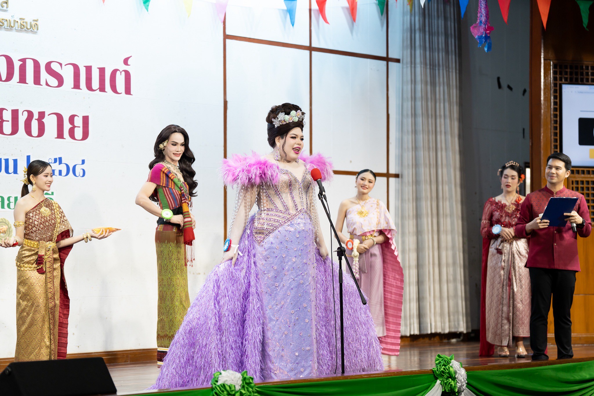 ประกวดเทพีสงกรานต์และหนุ่มลอยชาย รอบชิงชนะเลิศ ประกวดเทพีสงกรานต์และหนุ่มลอยชาย รอบชิงชนะเลิศ