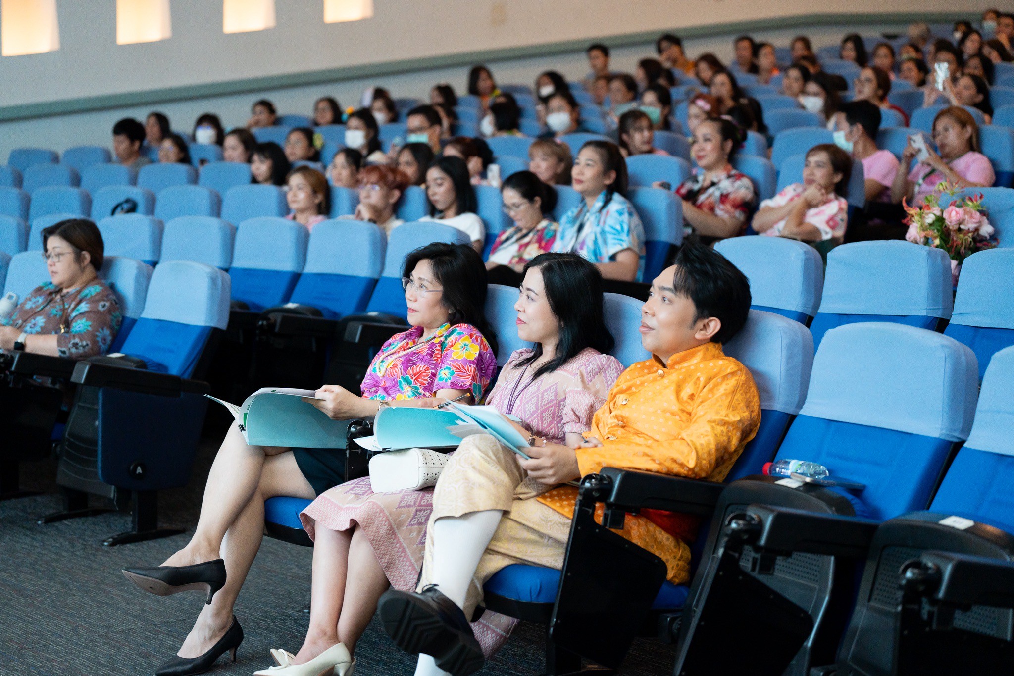 ประกวดเทพีสงกรานต์และหนุ่มลอยชาย รอบชิงชนะเลิศ ประกวดเทพีสงกรานต์และหนุ่มลอยชาย รอบชิงชนะเลิศ