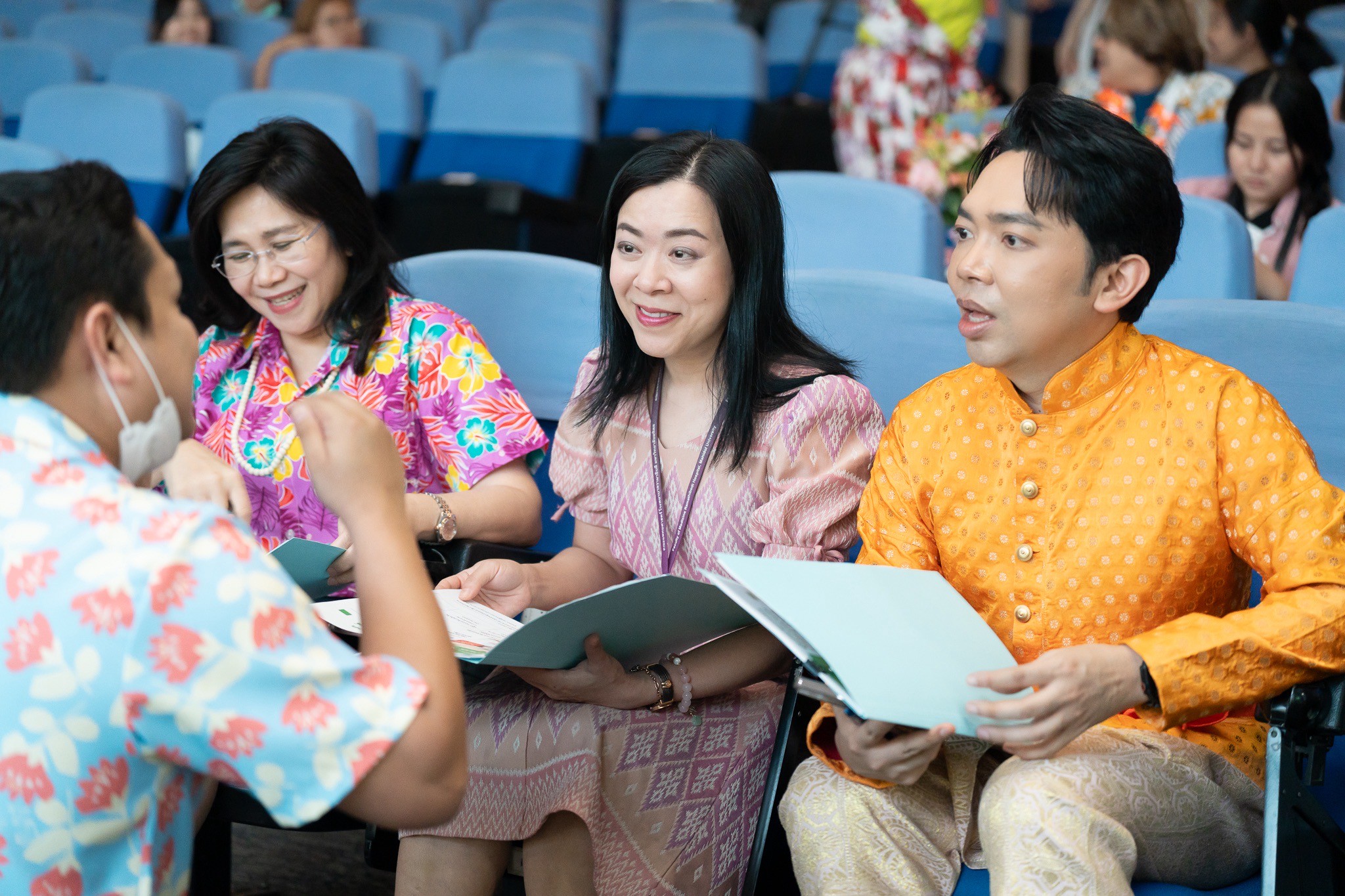 ประกวดเทพีสงกรานต์และหนุ่มลอยชาย รอบชิงชนะเลิศ ประกวดเทพีสงกรานต์และหนุ่มลอยชาย รอบชิงชนะเลิศ