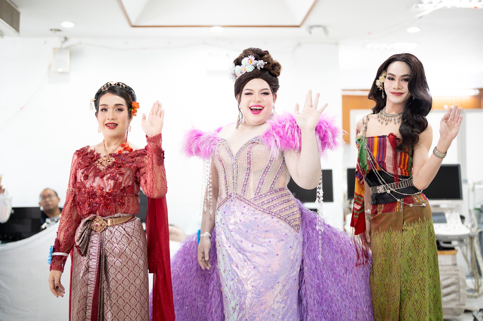 ประกวดเทพีสงกรานต์และหนุ่มลอยชาย รอบชิงชนะเลิศ ประกวดเทพีสงกรานต์และหนุ่มลอยชาย รอบชิงชนะเลิศ