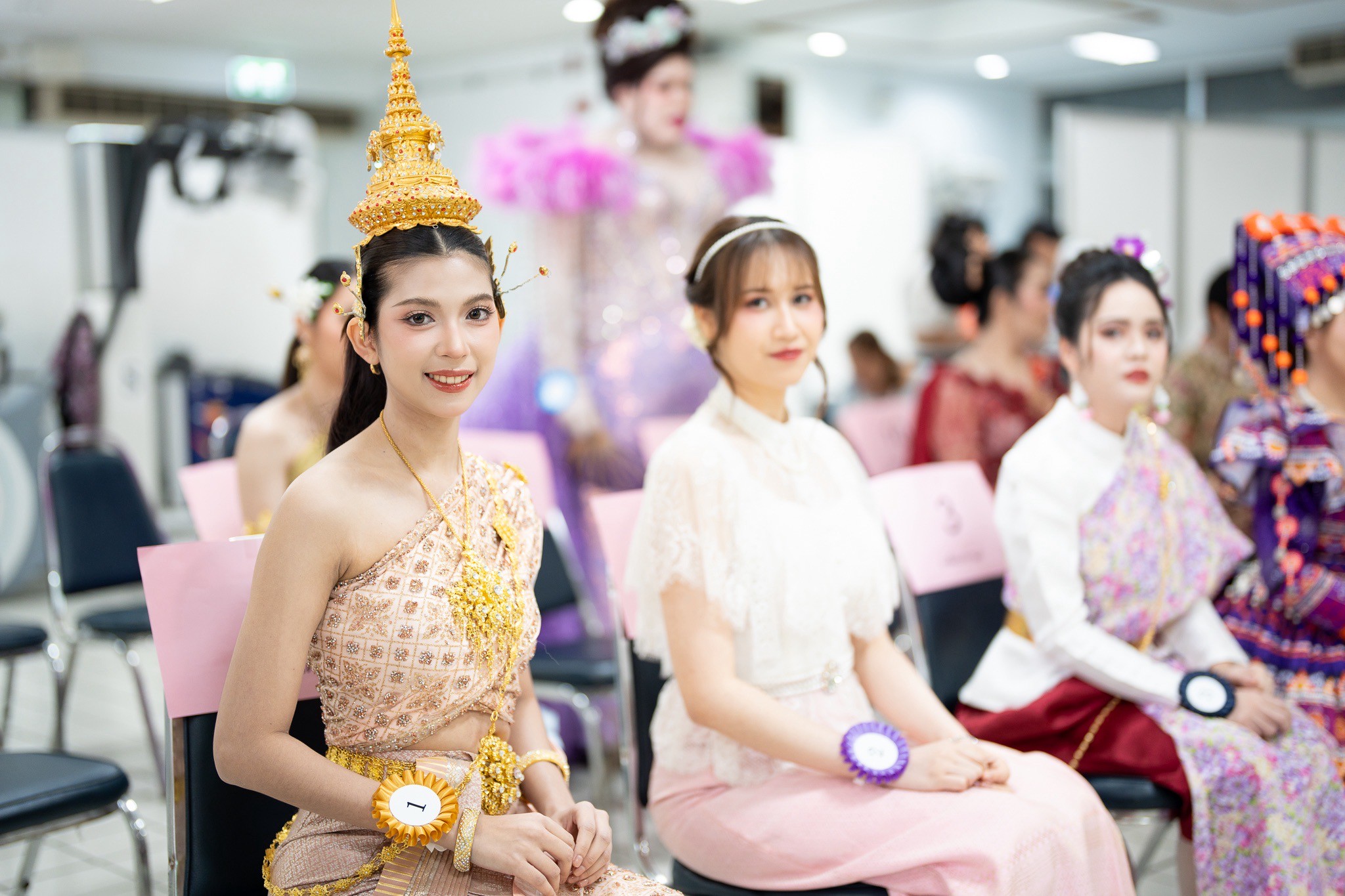 ประกวดเทพีสงกรานต์และหนุ่มลอยชาย รอบชิงชนะเลิศ ประกวดเทพีสงกรานต์และหนุ่มลอยชาย รอบชิงชนะเลิศ