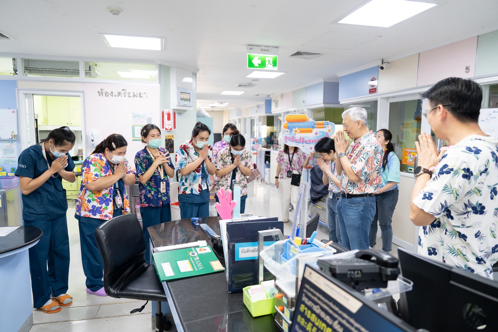 คณะผู้บริหารคณะฯ ให้กำลังใจและมอบอาหารแก่บุคลากรรามาธิบดีที่ปฏิบัติงานวันหยุด เนื่องในเทศกาลสงกรานต์ ประจำปี 2568 คณะผู้บริหารคณะฯ ให้กำลังใจและมอบอาหารแก่บุคลากรรามาธิบดีที่ปฏิบัติงานวันหยุด เนื่องในเทศกาลสงกรานต์ ประจำปี 2568
