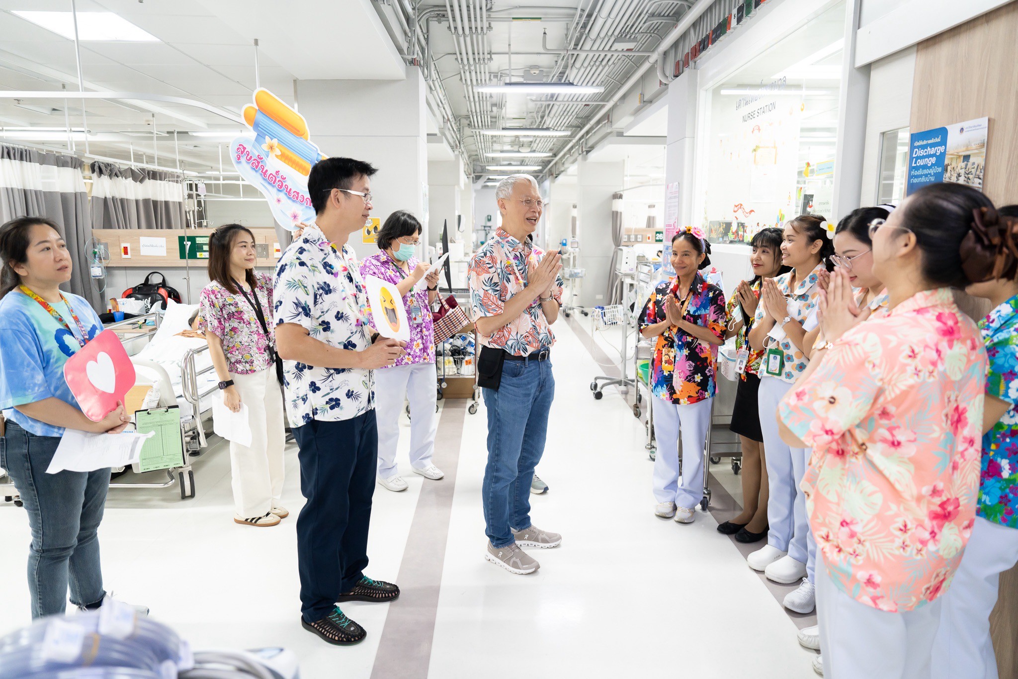 คณะผู้บริหารคณะฯ ให้กำลังใจและมอบอาหารแก่บุคลากรรามาธิบดีที่ปฏิบัติงานวันหยุด เนื่องในเทศกาลสงกรานต์ ประจำปี 2568 คณะผู้บริหารคณะฯ ให้กำลังใจและมอบอาหารแก่บุคลากรรามาธิบดีที่ปฏิบัติงานวันหยุด เนื่องในเทศกาลสงกรานต์ ประจำปี 2568