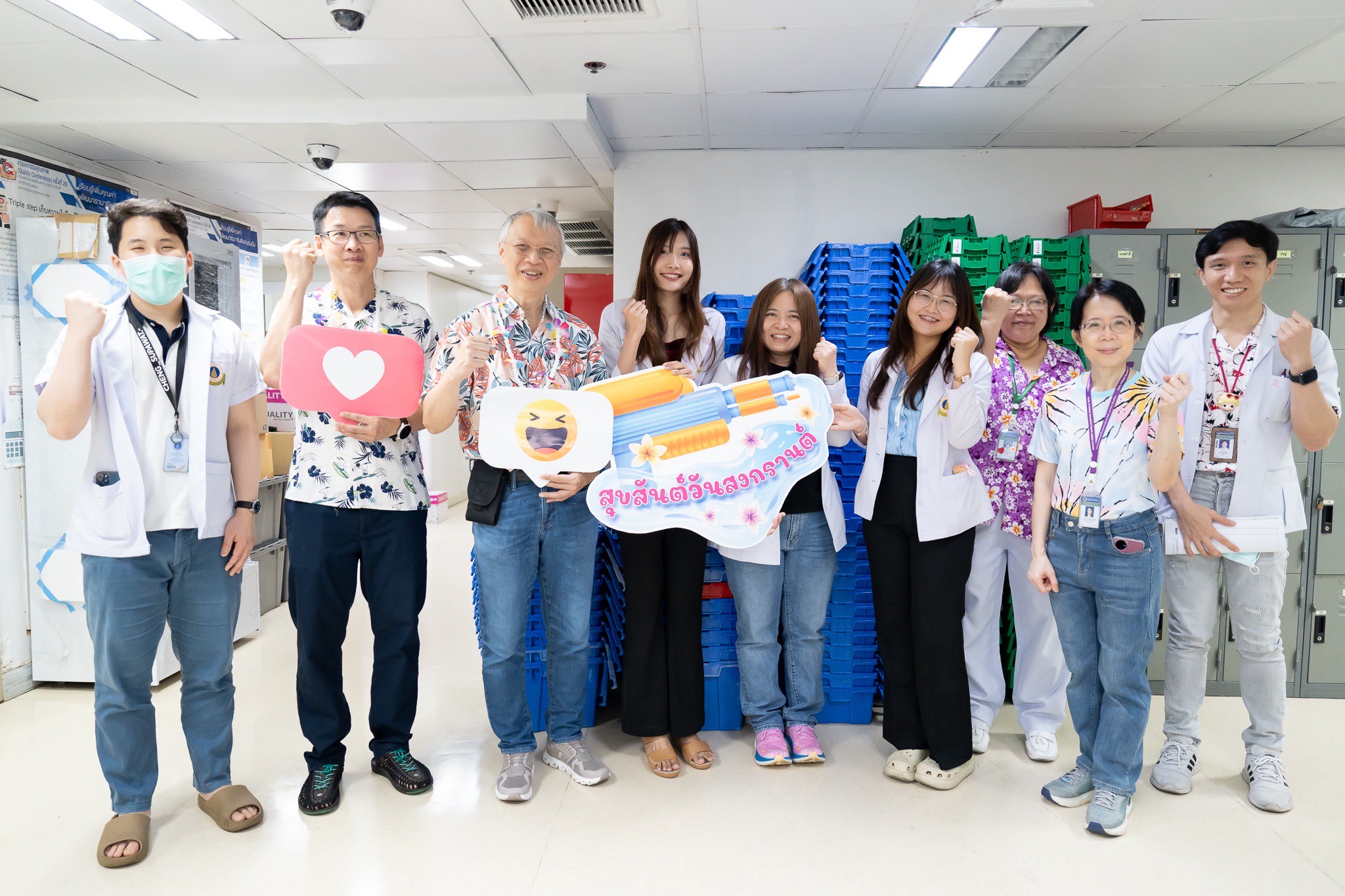 คณะผู้บริหารคณะฯ ให้กำลังใจและมอบอาหารแก่บุคลากรรามาธิบดีที่ปฏิบัติงานวันหยุด เนื่องในเทศกาลสงกรานต์ ประจำปี 2568 คณะผู้บริหารคณะฯ ให้กำลังใจและมอบอาหารแก่บุคลากรรามาธิบดีที่ปฏิบัติงานวันหยุด เนื่องในเทศกาลสงกรานต์ ประจำปี 2568