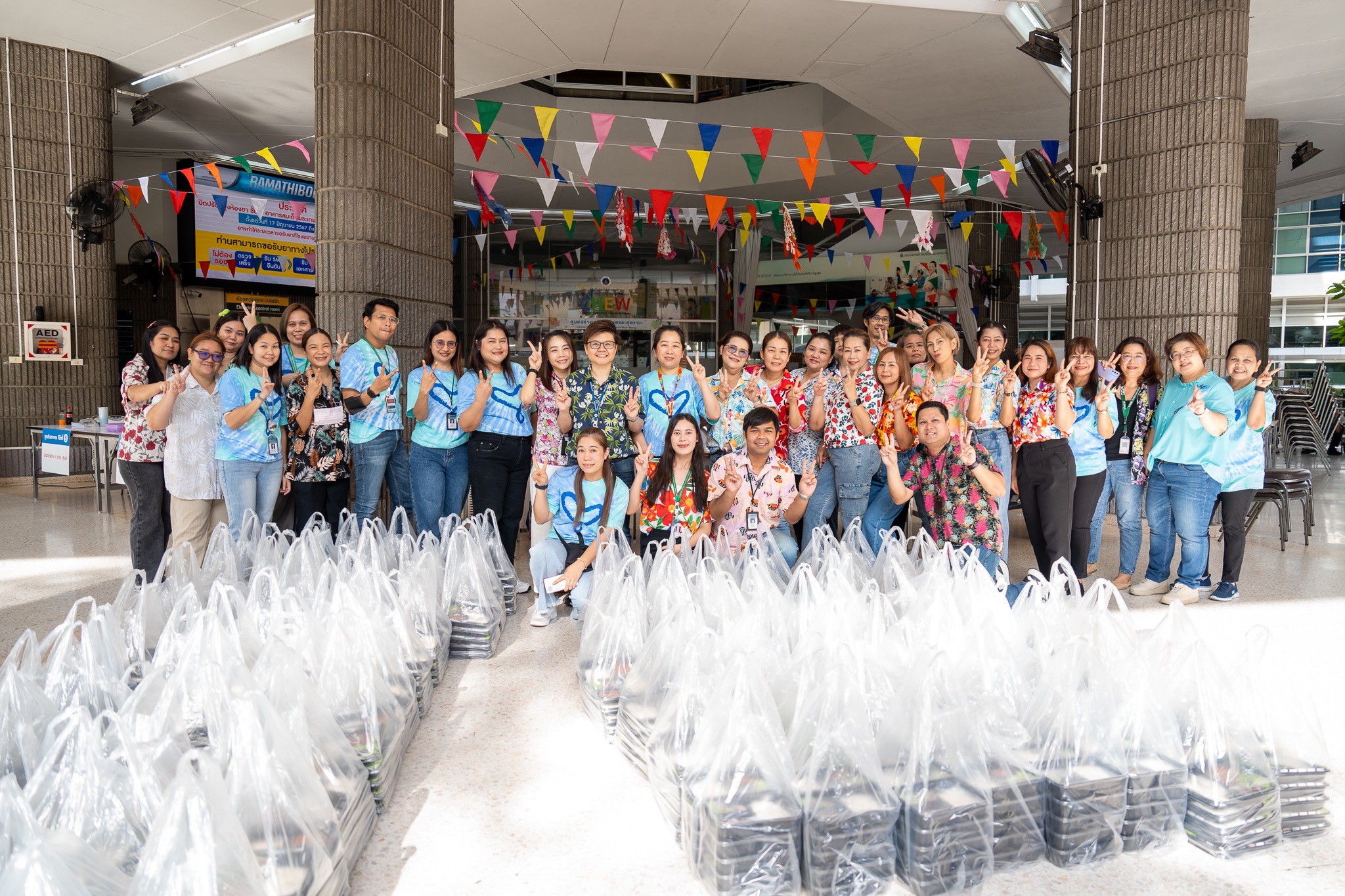 คณะผู้บริหารคณะฯ ให้กำลังใจและมอบอาหารแก่บุคลากรรามาธิบดีที่ปฏิบัติงานวันหยุด เนื่องในเทศกาลสงกรานต์ ประจำปี 2568 คณะผู้บริหารคณะฯ ให้กำลังใจและมอบอาหารแก่บุคลากรรามาธิบดีที่ปฏิบัติงานวันหยุด เนื่องในเทศกาลสงกรานต์ ประจำปี 2568