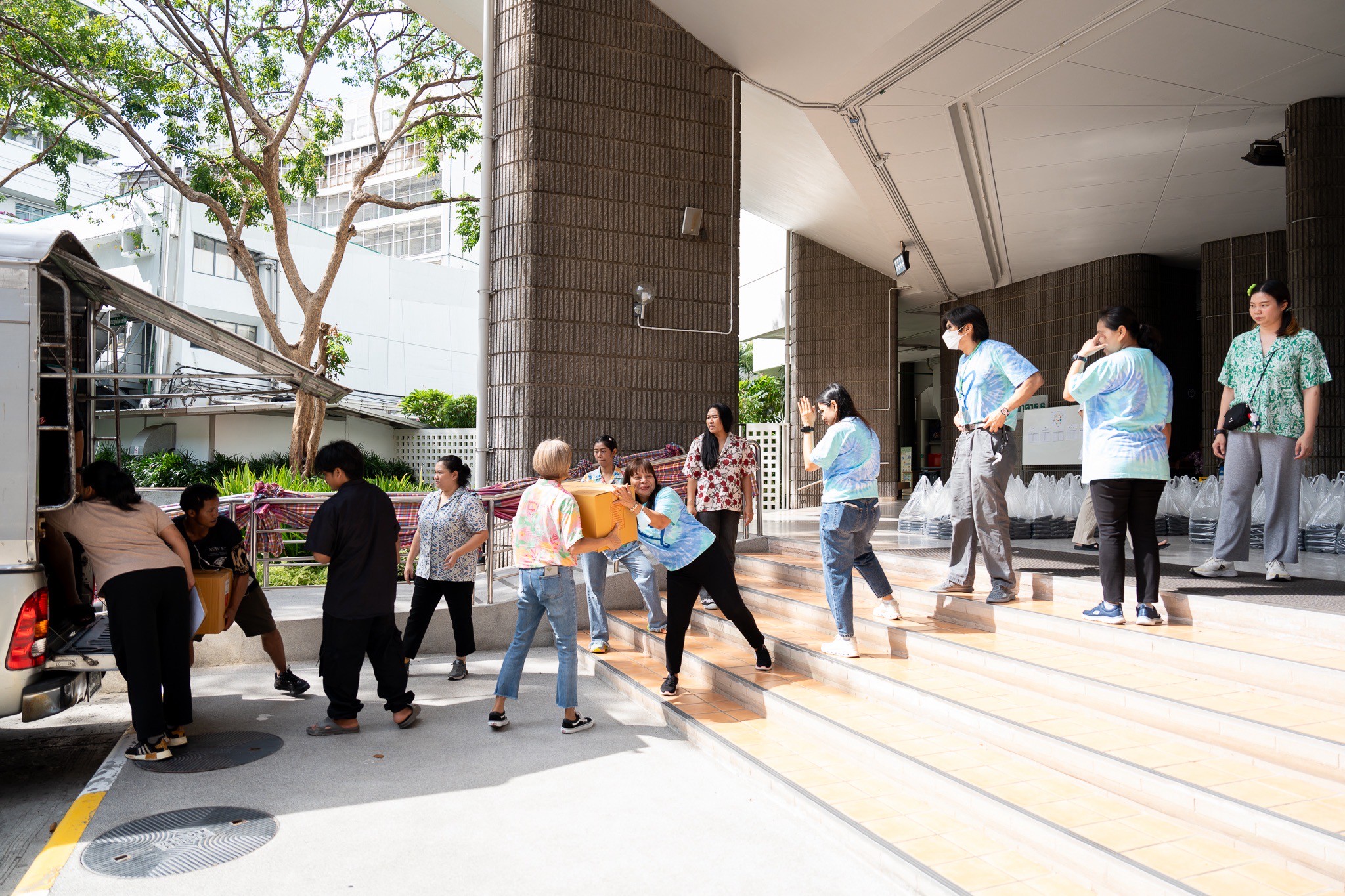 คณะผู้บริหารคณะฯ ให้กำลังใจและมอบอาหารแก่บุคลากรรามาธิบดีที่ปฏิบัติงานวันหยุด เนื่องในเทศกาลสงกรานต์ ประจำปี 2568 คณะผู้บริหารคณะฯ ให้กำลังใจและมอบอาหารแก่บุคลากรรามาธิบดีที่ปฏิบัติงานวันหยุด เนื่องในเทศกาลสงกรานต์ ประจำปี 2568