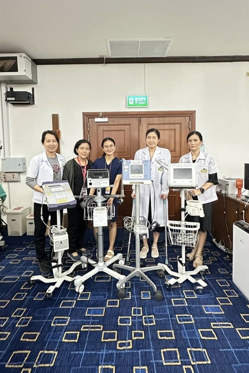 จากวิกฤตน้ำท่วมจังหวัดสงขลา ส่งผลให้โรงพยาบาลสงขลานครินทร์ ต้องรับผู้ป่วยหนักจากโรงพยาบาลหาดใหญ่ และกำลังเผชิญปัญหาขาดแคลนเครื่องช่วยหายใจสำหรับผู้ป่วยเด็ก แต่เครื่องถูกน้ำท่วมและเสียหายเกือบทั้งหมด