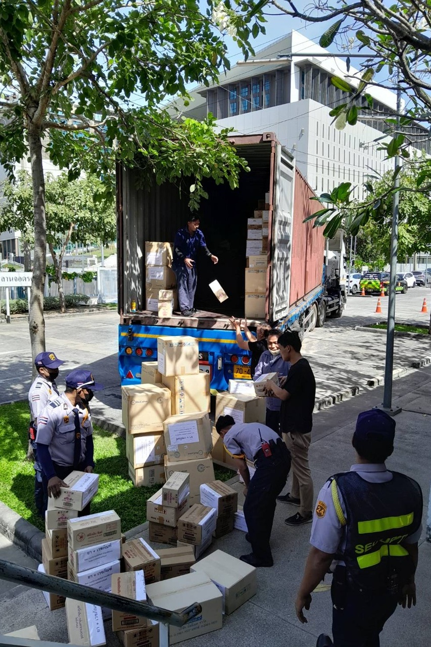 จากวิกฤตน้ำท่วมจังหวัดสงขลา ส่งผลให้โรงพยาบาลสงขลานครินทร์ ต้องรับผู้ป่วยหนักจากโรงพยาบาลหาดใหญ่ และกำลังเผชิญปัญหาขาดแคลนเครื่องช่วยหายใจสำหรับผู้ป่วยเด็ก แต่เครื่องถูกน้ำท่วมและเสียหายเกือบทั้งหมด