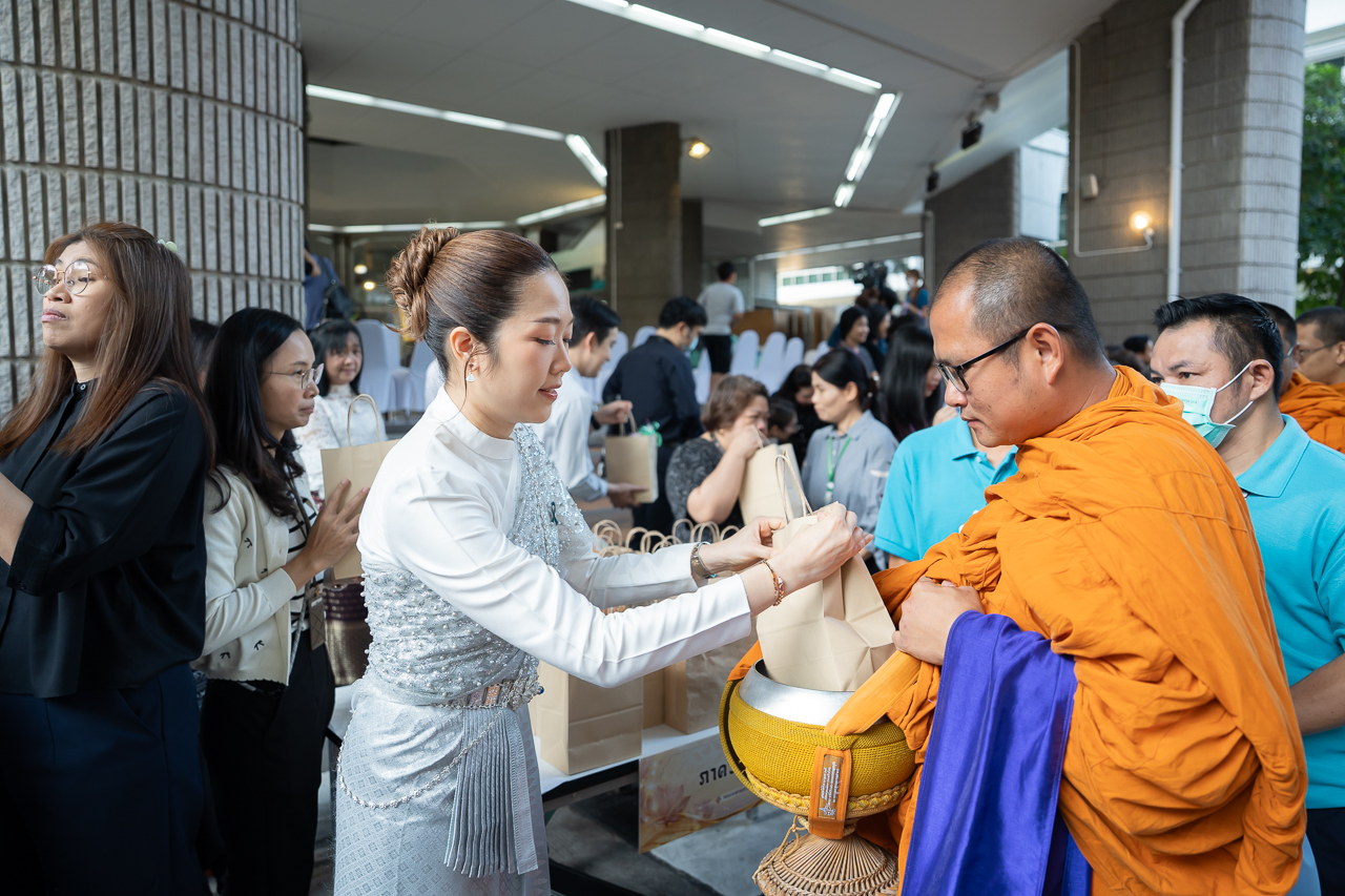 พิธีทำบุญตักบาตรเนื่องในวาระดิถีขึ้นปีใหม่ 2569 พิธีทำบุญตักบาตรเนื่องในวาระดิถีขึ้นปีใหม่ 2569