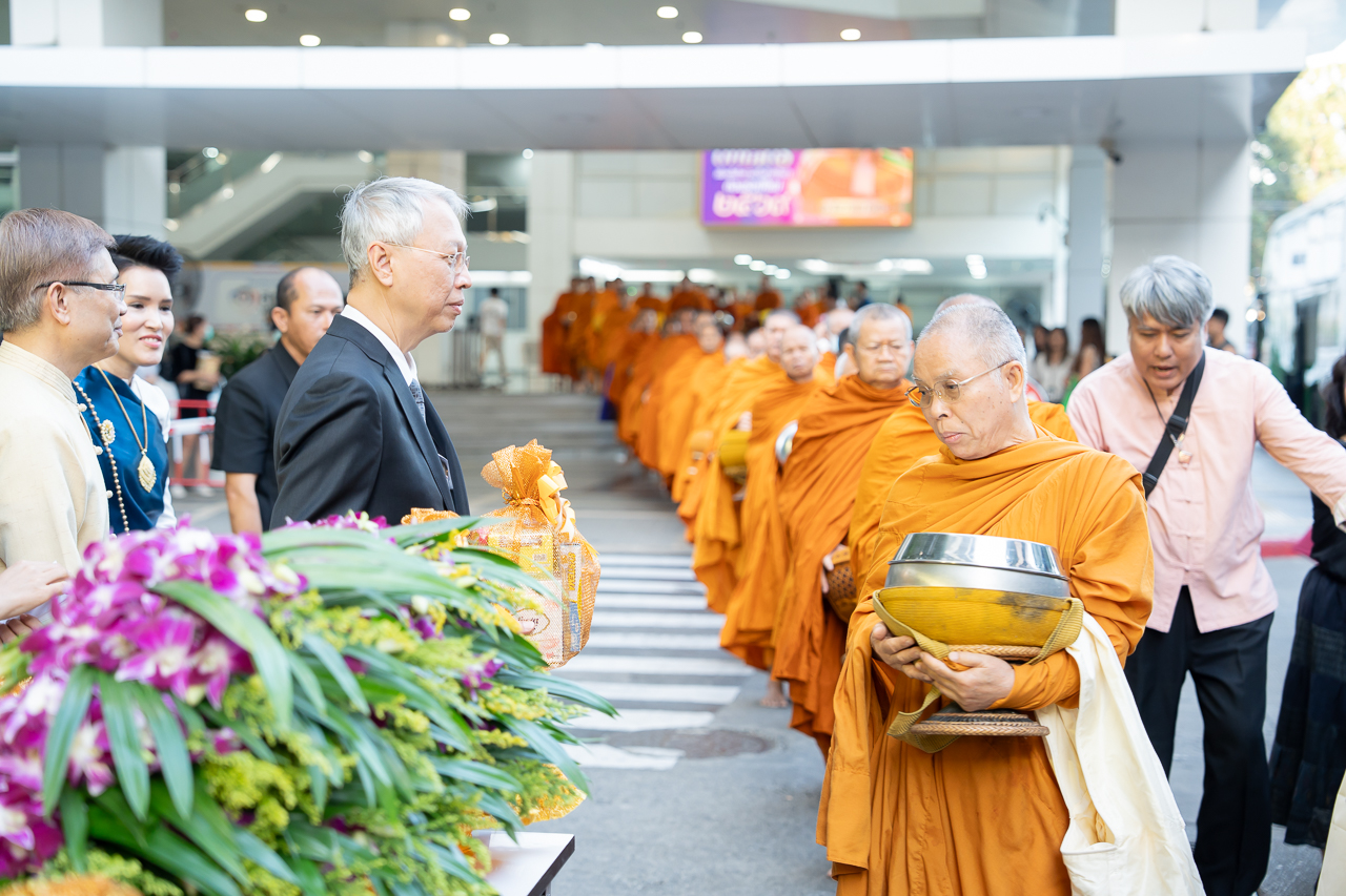 พิธีทำบุญตักบาตรเนื่องในวาระดิถีขึ้นปีใหม่ 2569 พิธีทำบุญตักบาตรเนื่องในวาระดิถีขึ้นปีใหม่ 2569