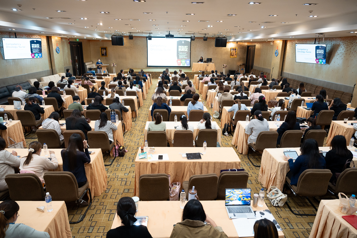 อบรมเชิงปฏิบัติการ เรื่อง การพยาบาลผู้ป่วยมะเร็งที่ได้รับยาเคมีบำบัด (หลักสูตร 1 เดือน)