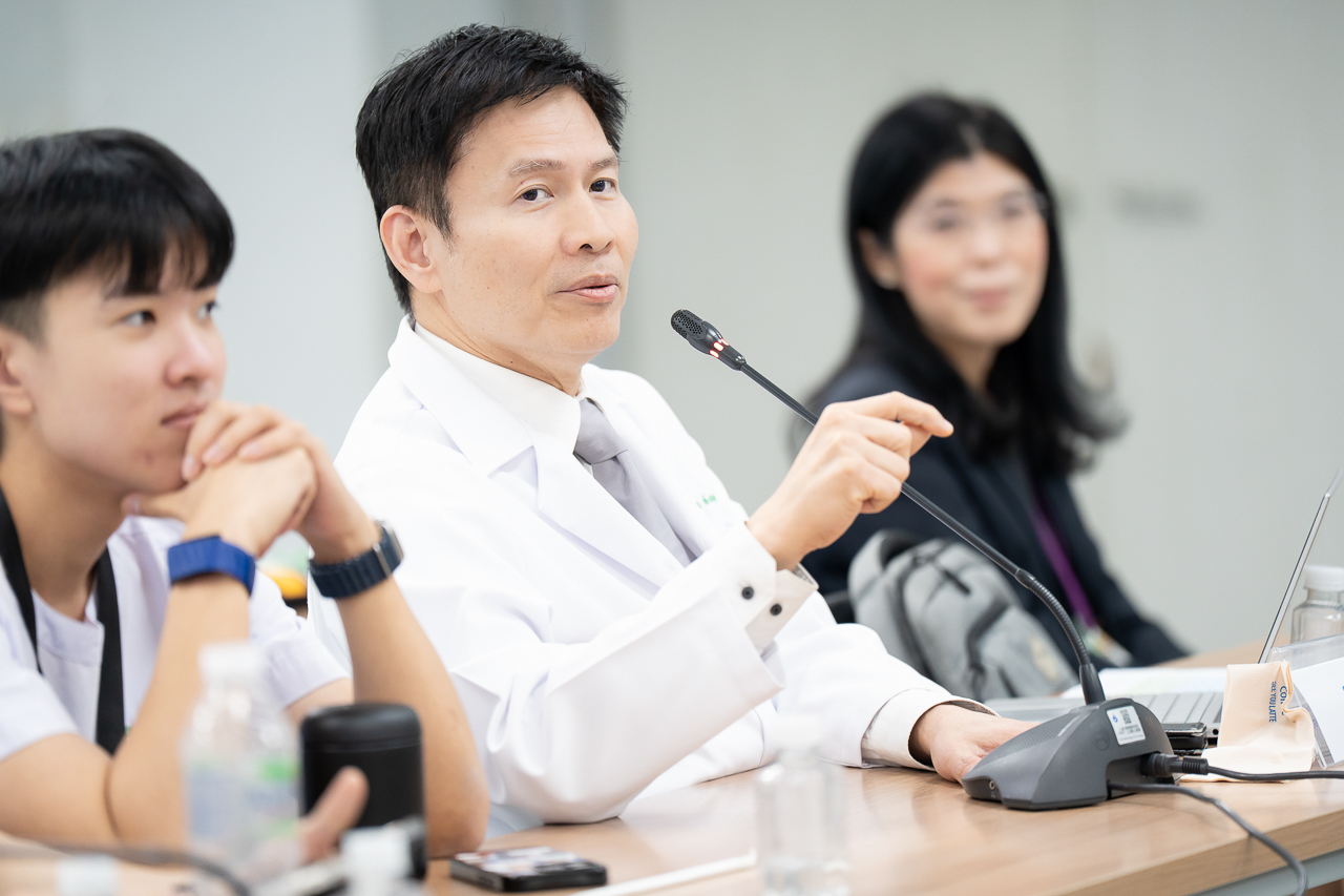 ต้อนรับคณะผู้เยี่ยมสำรวจจากสถาบันรับรองคุณภาพสถานพยาบาล (องค์การมหาชน) (สรพ.) ในโอกาสเข้าเยี่ยมสำรวจการรับรองเฉพาะโรค Program and Disease Specific Certification: PDSC การดูแลรักษาผู้ป่วยโรคเนื้องอกต่อมใต้สมอง