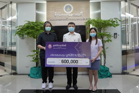 คุณวสันต์ ปีติพีรกุล บริจาคเงินแก่มูลนิธิรามาธิบดีฯ