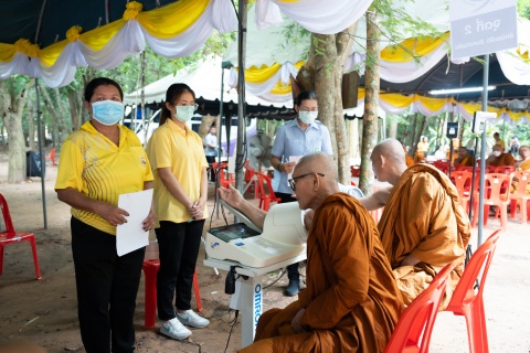 โครงการ “ราษฎรสุขใจ พลานามัยสมบูรณ์ แพทย์พระราชทาน” โดยสํานักงานทรัพย์สินพระมหากษัตริย์ ร่วมกับ คณะแพทยศาสตร์โรงพยาบาลรามาธิบดี มหาวิทยาลัยมหิดล และหน่วยงานภาคี ณ โรงพยาบาลวารินชำราบ และวัดหนองป่าพง อำเภอวารินชำราบ จังหวัดอุบลราชธานี