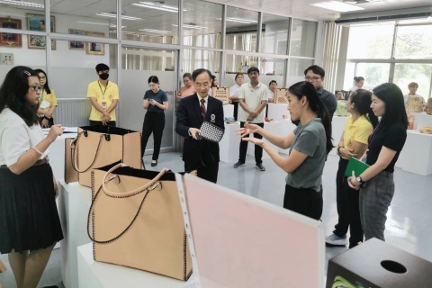 นิทรรศการผลงานจากการฝึกงานกับมูลนิธิสายใจไทย ของนักศึกษาชั้นปีที่ 4 หลักสูตรศิลปศาสตรบัณฑิต สาขาหูหนวกศึกษา