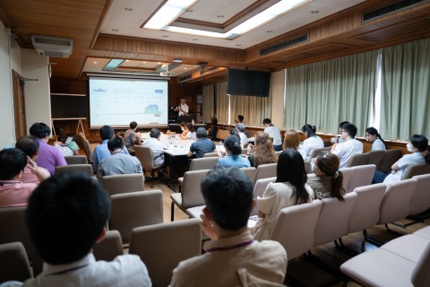 การบรรยายพิเศษ หัวข้อ "Optimizing treatment Outcomes and Long-Term Surveillance in Adolescents and Young Adults (AYAs) with Brain Tumors" 