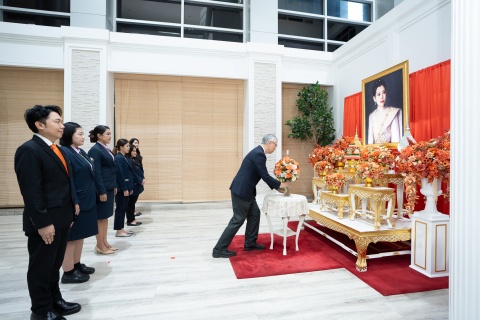 คณะแพทยศาสตร์โรงพยาบาลรามาธิบดี มหาวิทยาลัยมหิดล ร่วมถวายแจกันดอกไม้และลงนามถวายพระพร สมเด็จพระเจ้าน้องนางเธอ เจ้าฟ้าจุฬาภรณวลัยลักษณ์ อัครราชกุมารี กรมพระศรีสวางควัฒน วรขัตติยราชนารี ให้ทรงหายจากพระอาการประชวร และมีพระพลานามัยแข็งแรง