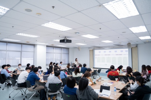การประชุมปฏิบัติการ “โครงการอบรมแพทยศาสตรศึกษาสำหรับอาจารย์แพทย์ใหม่ ประจำปี 2568” ครั้งที่ 3 เรื่องการสร้างข้อสอบ OSCE
