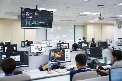 โครงการอบรม การผลิตสื่อการเรียนรู้ด้วยโปรแกรม Adobe Premiere Pro & Camtasia สำหรับบุคลากร