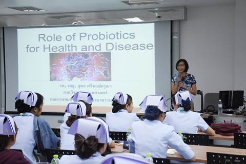 บรรยายให้ความรู้ 