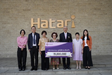 คุณจุน-คุณสุนทรี วนวิทย์ และครอบครัว บริจาคเงินแก่มูลนิธิรามาธิบดีฯ