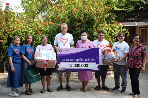 คุณปัญญา มณีขาว บริจาคเงินแก่มูลนิธิรามาธิบดีฯ
