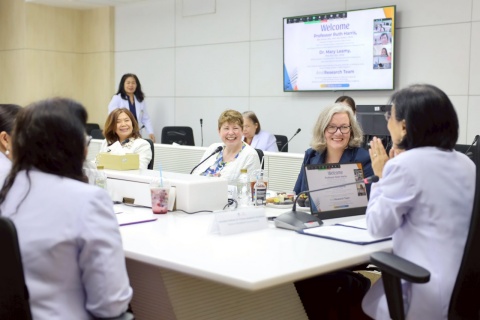 คณะผู้บริหาร โรงเรียนพยาบาลรามาธิบดี ร่วมให้การต้อนรับ อาคันตุกะ จาก Florence Nightingale Faculty of Nursing, Midwifery & Palliative Care, King’s College London สหราชอาณาจักร