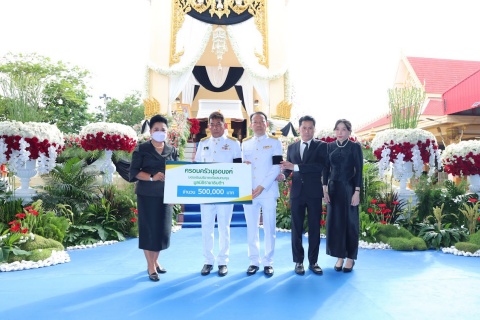 ครอบครัวนุชอนงค์ บริจาคเงินแก่มูลนิธิรามาธิบดีฯ