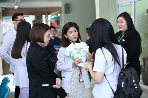 กิจกรรมประชาสัมพันธ์องค์กรเพื่อสรรหาบุคลากรใน “ตำแหน่งเภสัชกร” ในงานนิทรรศการ Job Fair คณะเภสัชศาสตร์ มหาวิทยาลัยศิลปากร