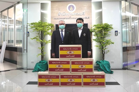 บริจาคสิ่งของแก่มูลนิธิรามาธิบดีฯ
