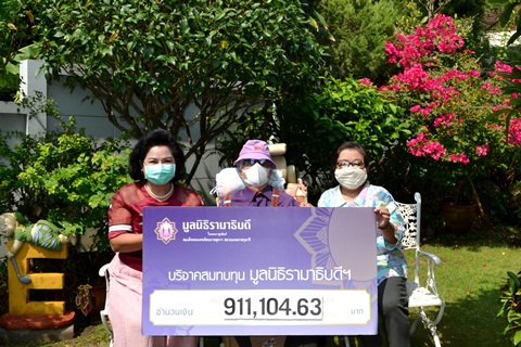 คุณเอก-คุณพรรณี สยามวาลา มอบเงินบริจาคเงินแก่มูลนิธิรามาธิบดีฯ ช่วยเหลือผู้ป่วย COVID-19 