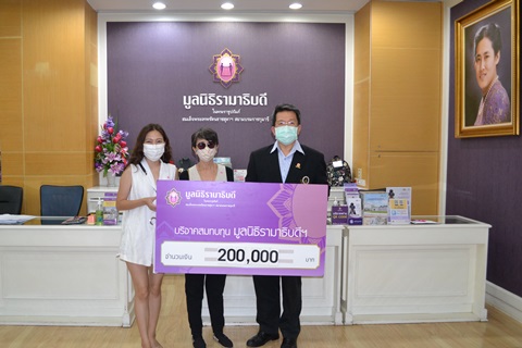 คุณเข็มเพชร-คุณศรัณย์ ฉัตรชัยยัญ บริจาคเงินแก่มูลนิธิรามาธิบดี
