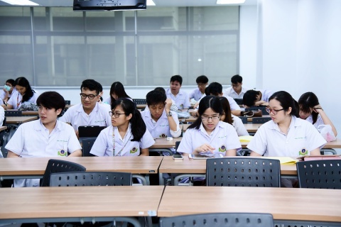 กิจกรรมหลักสูตร The Faculty Hours “Ramathibodi International Club: Out of the comfort zone” 