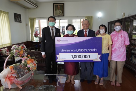 ร.ท.ชนินทร์-คุณจณา วรรณดิษฐ์ และครอบครัว บริจาคเงินแก่มูลนิธิรามาธิบดีฯ