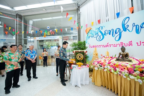 พิธีสรงน้ำพระพุทธรูปและศาลกรมหลวงชุมพรเขตอุดมศักดิ์ เนื่องในเทศกาลสงกรานต์ ประจำปี 2566