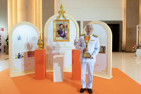 คณะฯ รับรางวัลชนะเลิศ รางวัลพระราชทาน Ombudsman Awards รางวัลแห่งคุณค่าองค์กรพัฒนาสร้างสรรค์สังคม ประจำปี 2565 “สาขาองค์กรดีเด่นด้านนวัตกรรมการให้บริการประชาชน (Self-Initiative Award)”