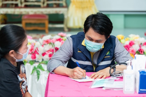 คณะแพทยศาสตร์โรงพยาบาลรามาธิบดี มหาวิทยาลัยมหิดล ร่วมกับ สำนักงานองคมนตรี ออกหน่วยแพทย์เคลื่อนที่ ในโครงการสืบสานพระราชปณิธาน จังหวัดอุทัยธานี  