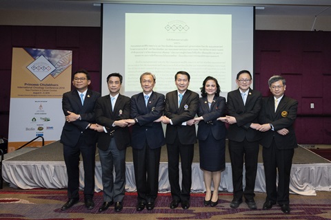 คณะแพทยศาสตร์ 4 สถาบัน ร่วมลงนามพันธะสัญญาความร่วมมือเพื่อพิชิตมะเร็งในประเทศไทย และรวมพลังเพื่อเสนอนโยบายต่อสู้กับโรคมะเร็ง